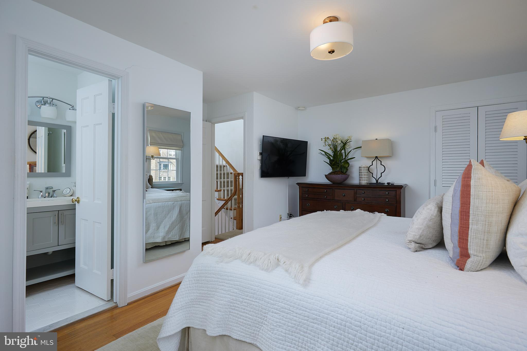 1121 Randolph Road McLean, VA 22101 - Photo 12 of 20 Primary Suite
