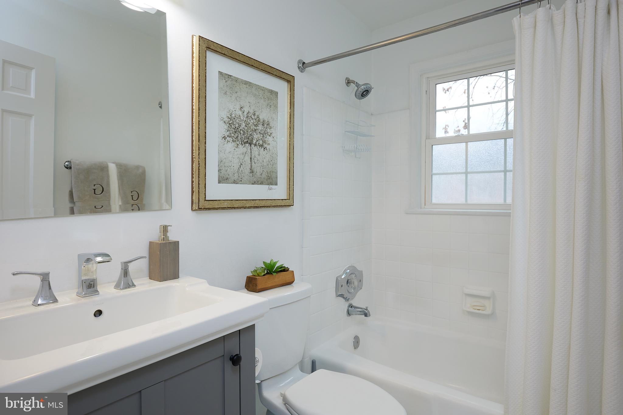1121 Randolph Road McLean, VA 22101 - Photo 15 of 20 Hall Bath