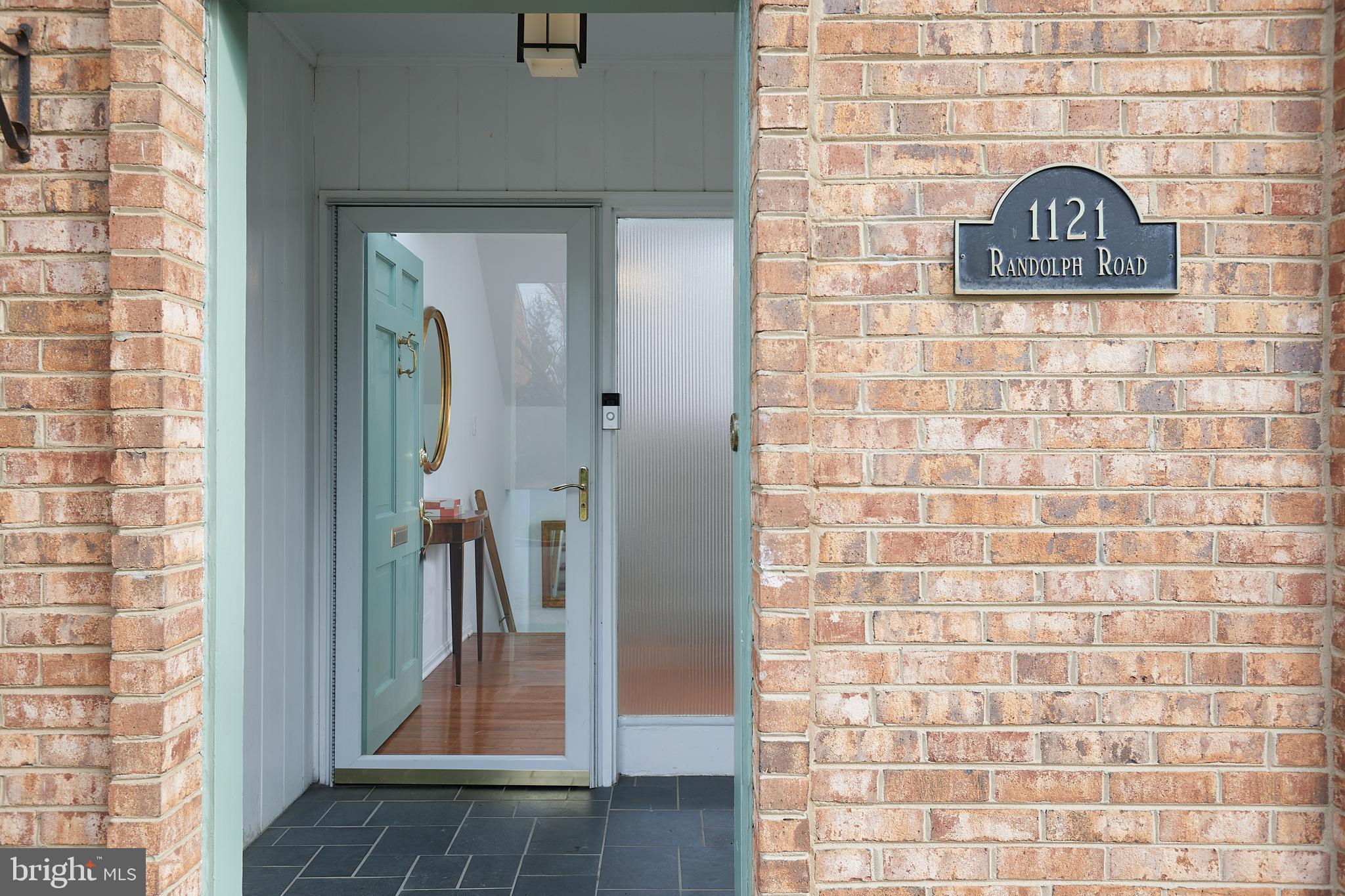 1121 Randolph Road McLean, VA 22101 - Photo 2 of 20 Entrance