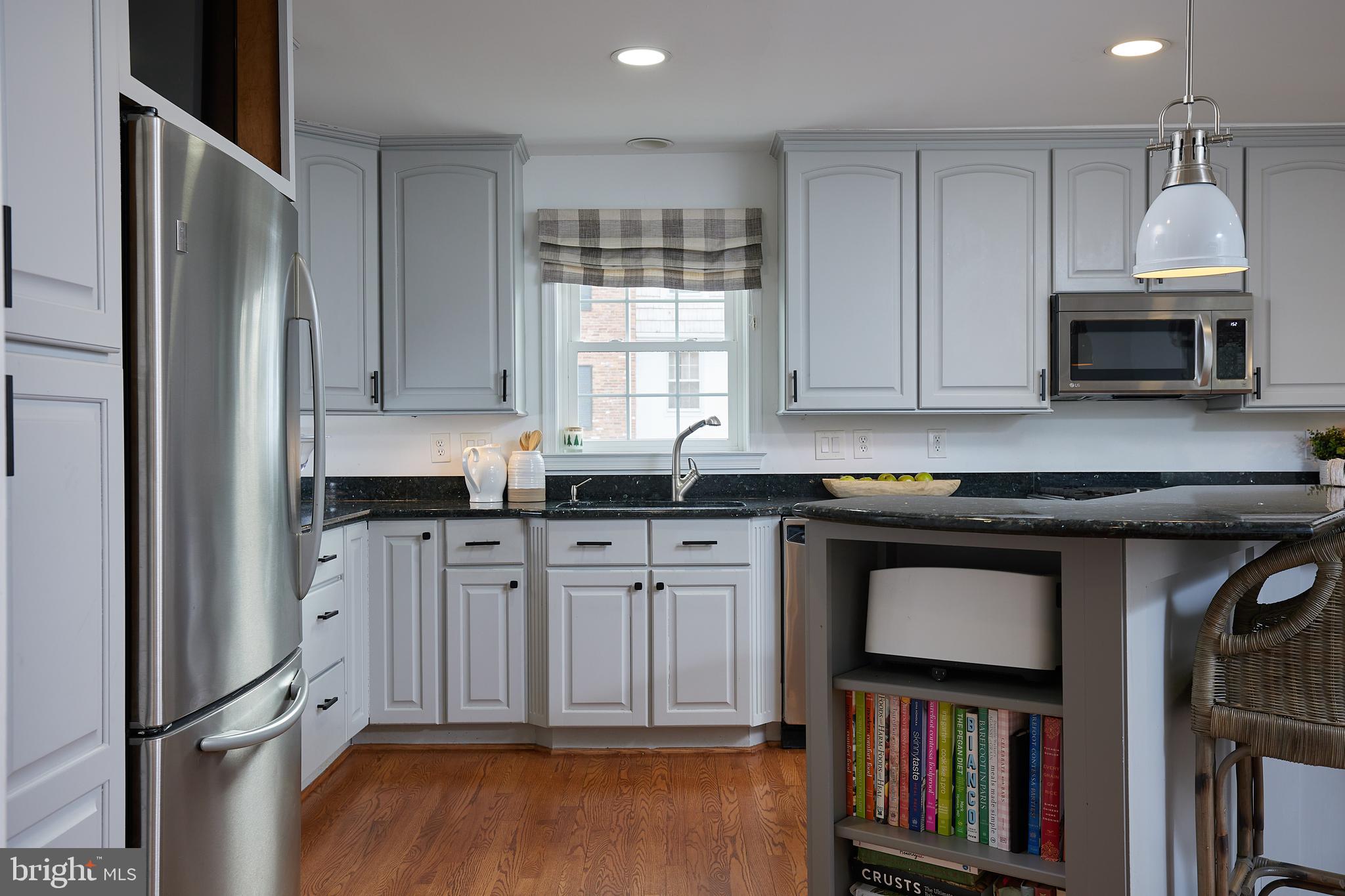 1121 Randolph Road McLean, VA 22101 - Photo 9 of 20 Updated Eat in Kitchen with Island + Dining