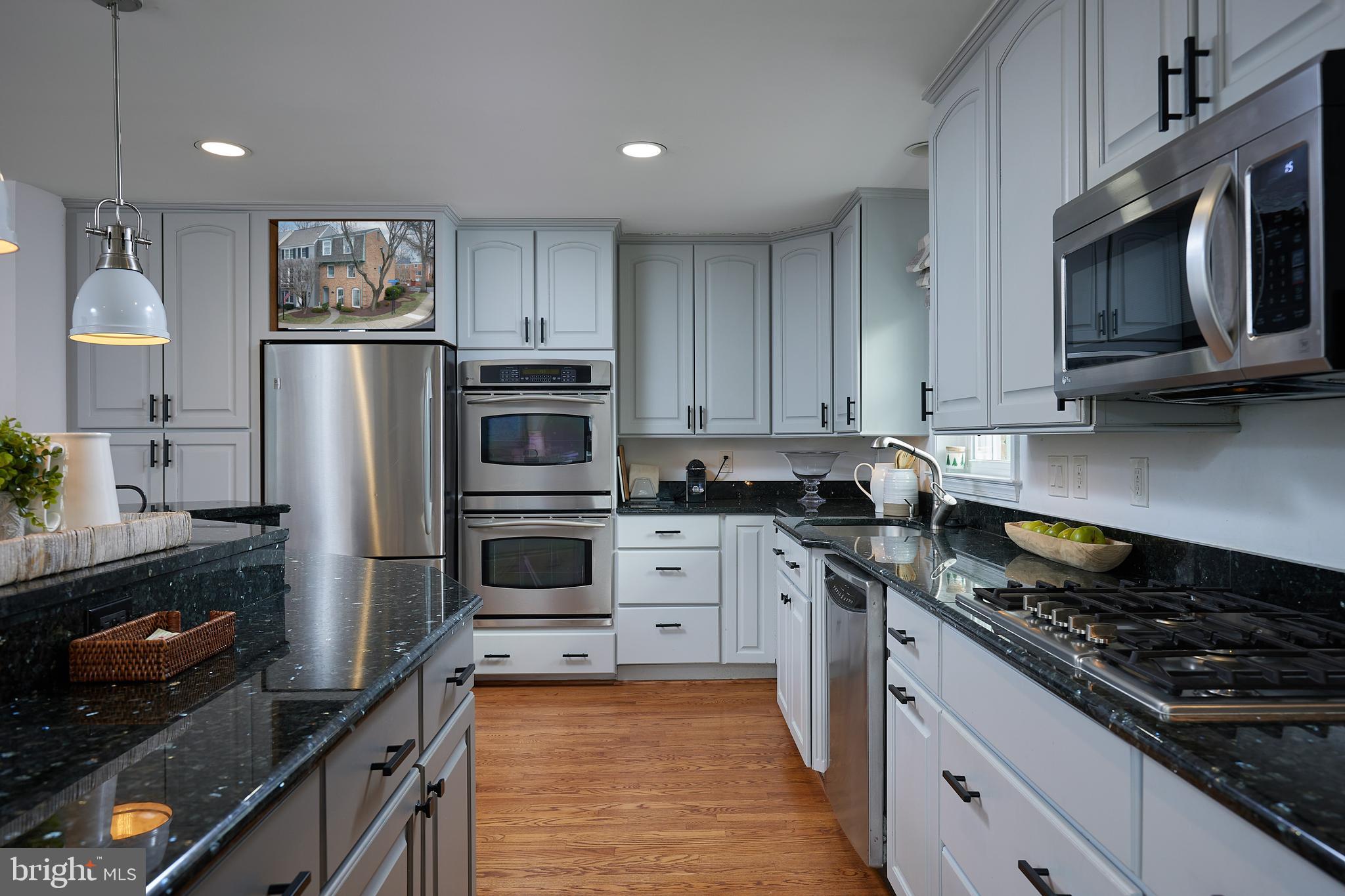 1121 Randolph Road McLean, VA 22101 - Photo 10 of 20 Updated Eat in Kitchen with Island + Dining