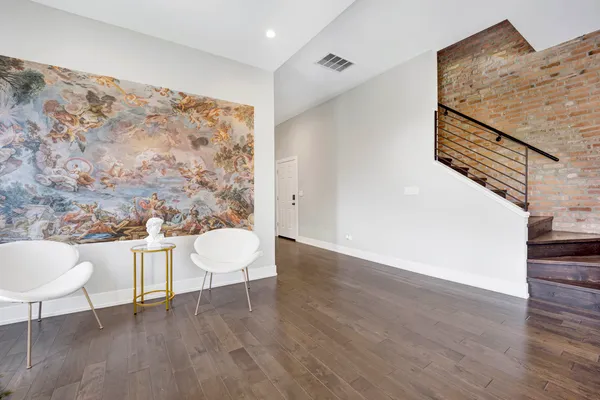 $549,000 | 3330 South Indiana Avenue, Unit 2S, Chicago, IL 60616