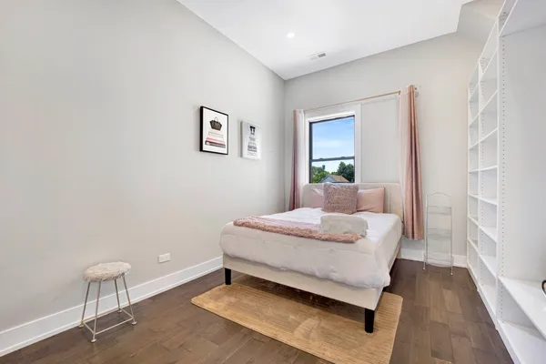 $549,000 | 3330 South Indiana Avenue, Unit 2S, Chicago, IL 60616