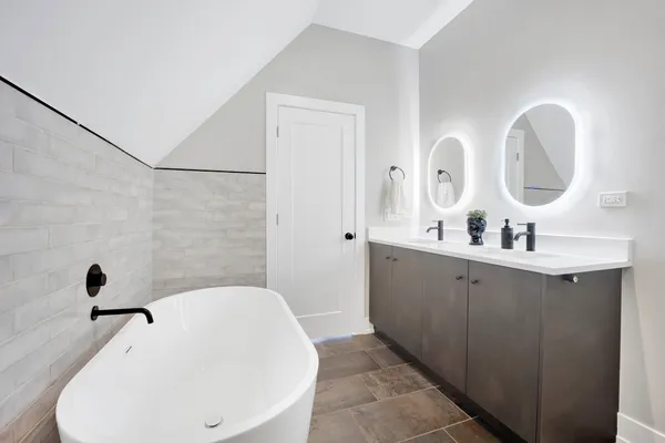 $549,000 | 3330 South Indiana Avenue, Unit 2S, Chicago, IL 60616