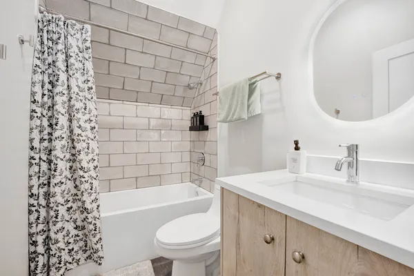 $549,000 | 3330 South Indiana Avenue, Unit 2S, Chicago, IL 60616