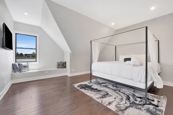 $549,000 | 3330 South Indiana Avenue, Unit 2S, Chicago, IL 60616