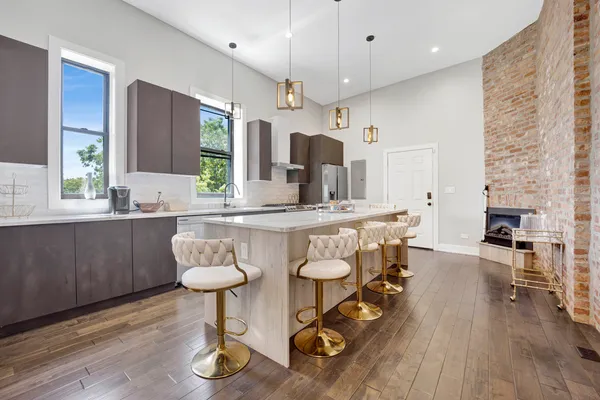 $549,000 | 3330 South Indiana Avenue, Unit 2S, Chicago, IL 60616