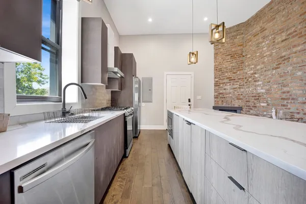 $549,000 | 3330 South Indiana Avenue, Unit 2S, Chicago, IL 60616