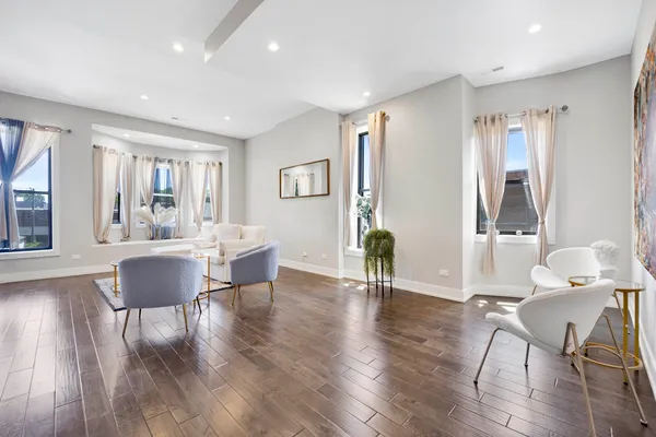 $549,000 | 3330 South Indiana Avenue, Unit 2S, Chicago, IL 60616