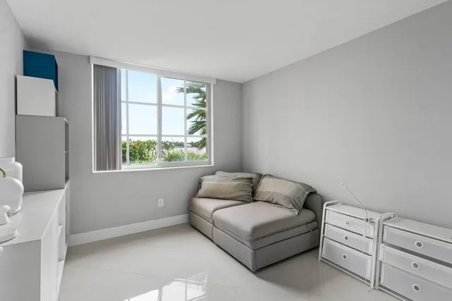 $525,000 | 180 Yacht Club Way, Unit 102, Hypoluxo, FL 33462