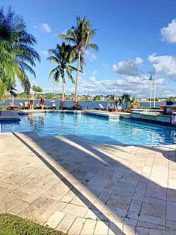 $525,000 | 180 Yacht Club Way, Unit 102, Hypoluxo, FL 33462