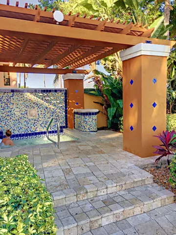 $525,000 | 180 Yacht Club Way, Unit 102, Hypoluxo, FL 33462