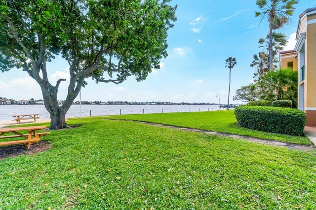 $525,000 | 180 Yacht Club Way, Unit 102, Hypoluxo, FL 33462