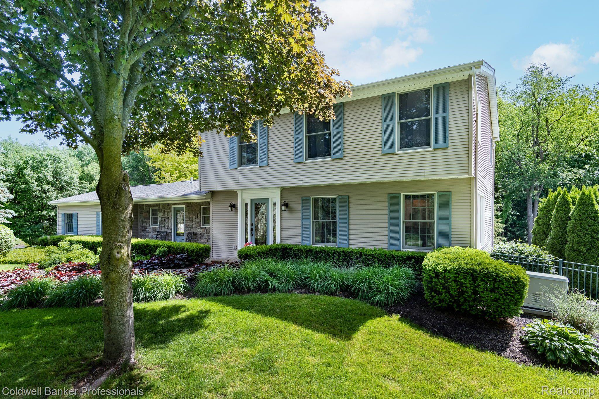 6540 Springfield Lane Clarkston, MI 48346 - Photo 3 of 57 Beautifully maintained throughout