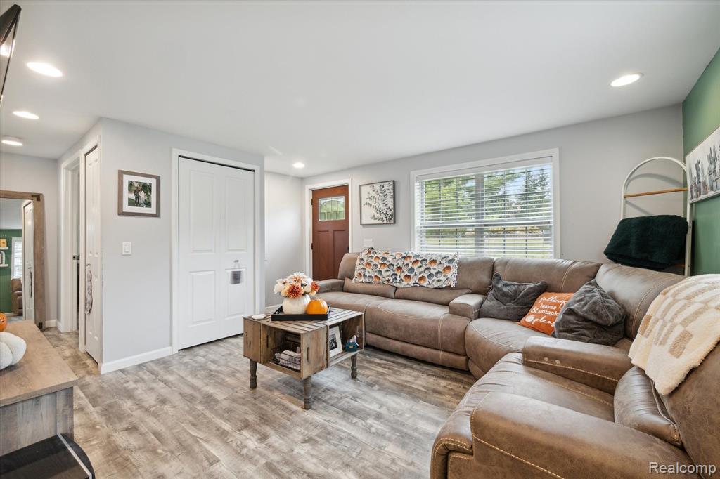 6149 Waldon Road Clarkston, MI 48346 - Photo 5 of 33