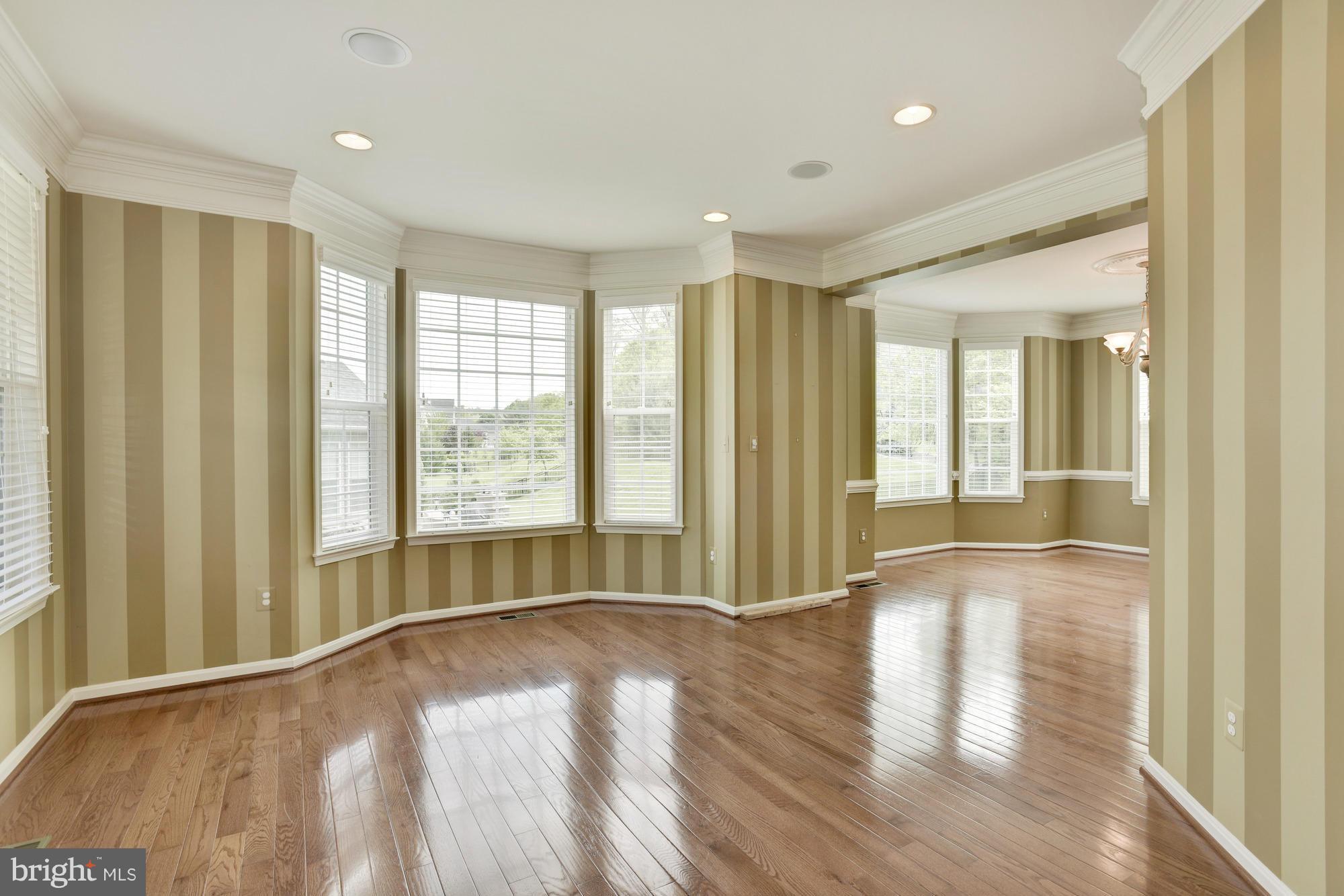 6909 Granite Ridge Court Baltimore, MD 21209 - Photo 3 of 30 Living Room
