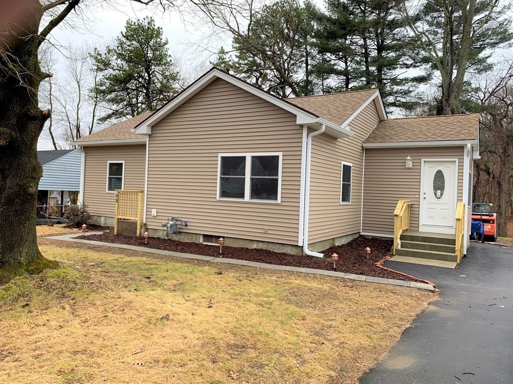 98 Gatewood Road Springfield, MA 01119 - Photo 2 of 21 a backyard of a house