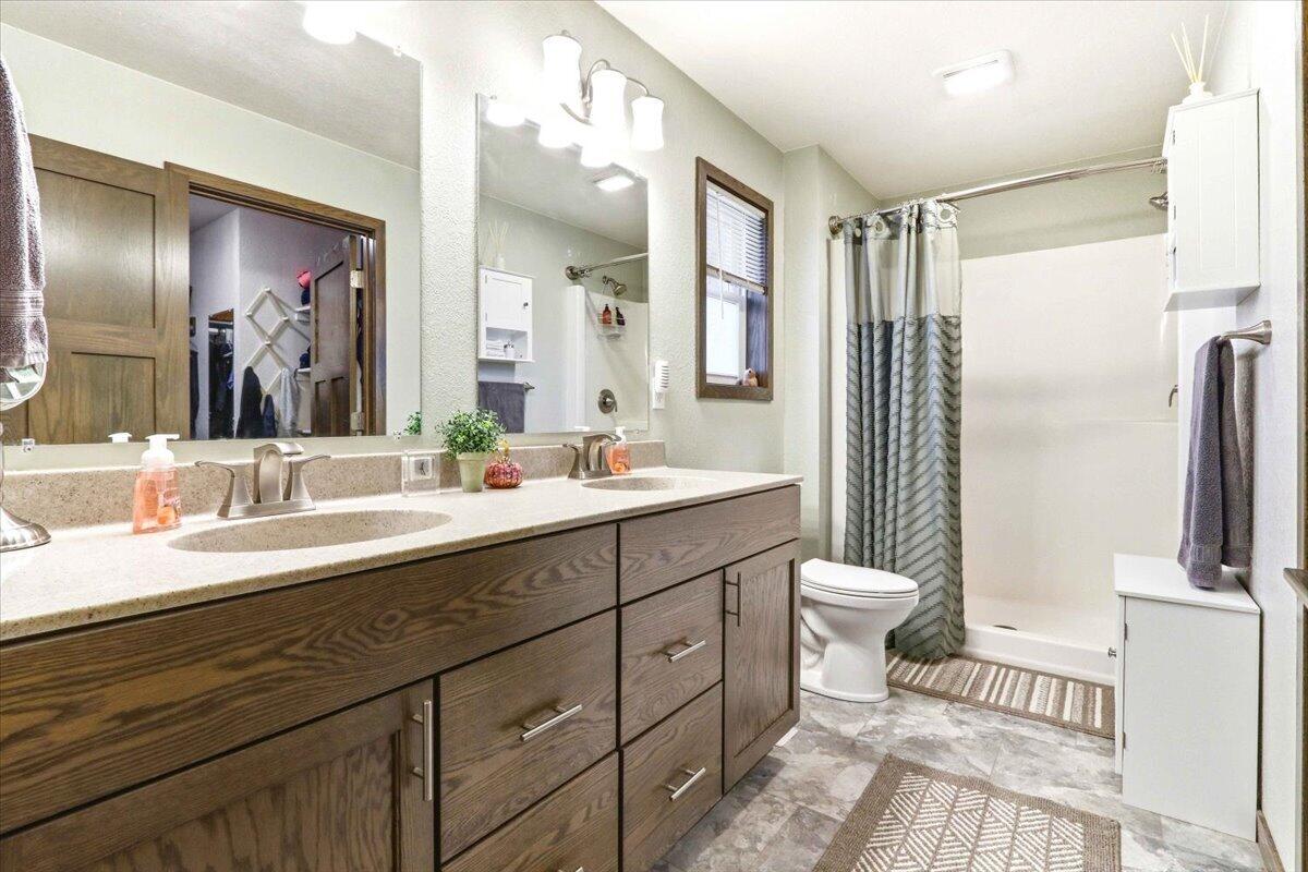 N13703 Canar Road Trempealeau, WI 54661 - Photo 27 of 104 Master Bath
