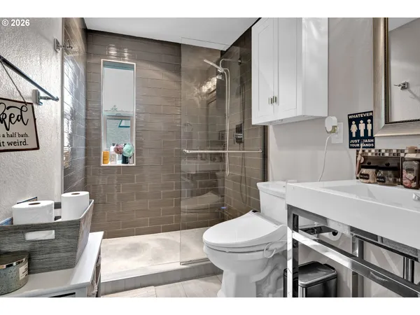 $895,000 | 3343 Bentley Avenue, Eugene, OR 97405