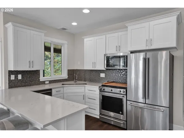 $895,000 | 3343 Bentley Avenue, Eugene, OR 97405