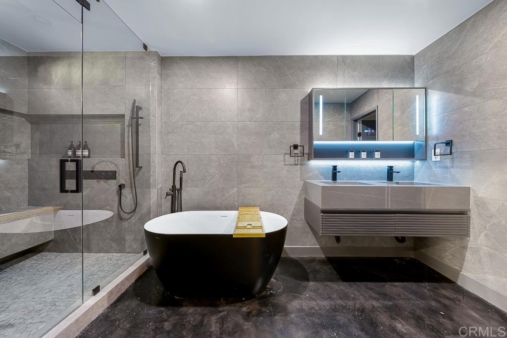 1286 Rippey Street El Cajon, CA 92020 - Photo 29 of 74 a bathroom with a bathtub and a sink