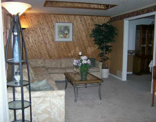 3634 School Road Murrysville, PA 15668 - Photo 2 of 7 Living Room.