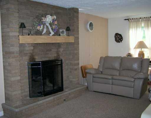 3634 School Road Murrysville, PA 15668 - Photo 5 of 7 Den/Family/Great Room.