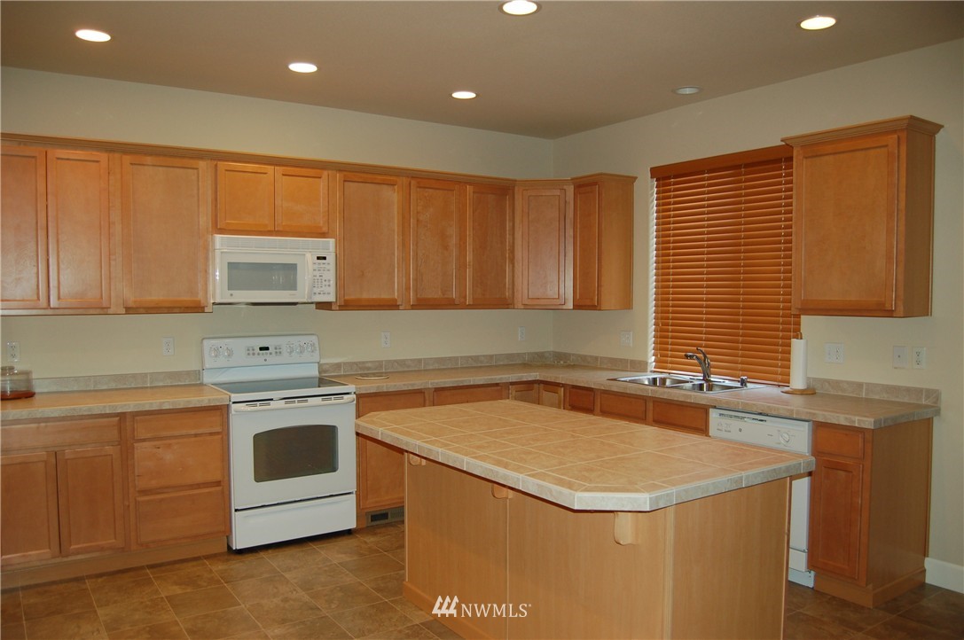 7360 Radius Loop Southeast Lacey, WA 98513 - Photo 4 of 19 Gallery Image 4