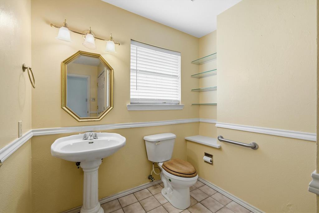 290 Sycamore Street Van, TX 75790 - Photo 17 of 38 a bathroom with a toilet sink and mirror
