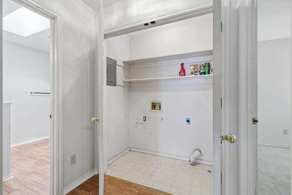 290 Sycamore Street Van, TX 75790 - Photo 28 of 38 a bathroom with a bathtub shower sink and vanity
