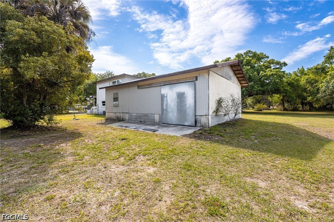 4220 Staley Road Fort Myers, FL 33905 - Photo 38 of 47 a backyard of a house