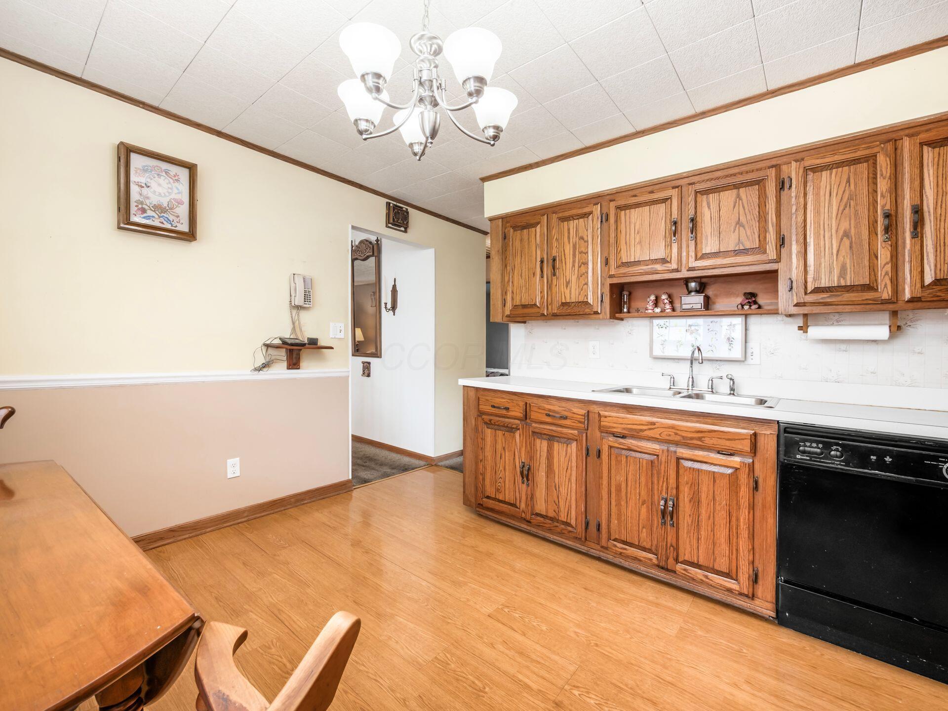 6464 Karl Road Columbus, OH 43229 - Photo 14 of 43 015_fea005_N 6464 Karl Rd 100