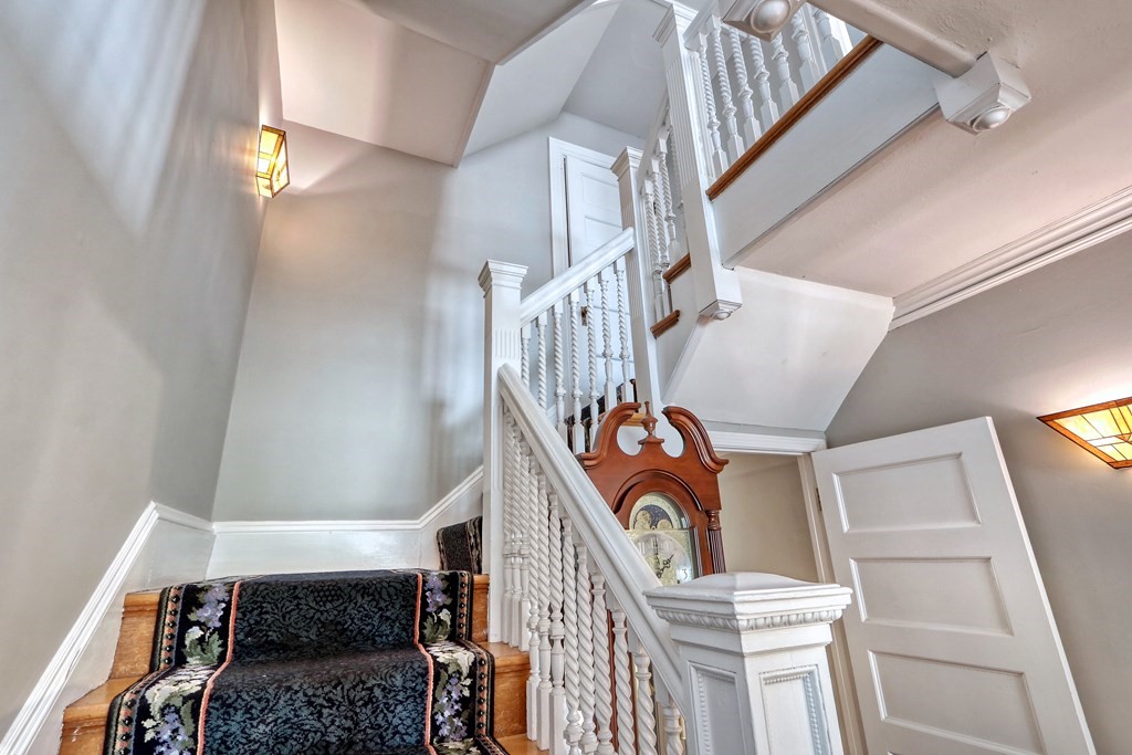 440 Broadway Somerville, MA 02145 - Photo 9 of 27 a view of entryway