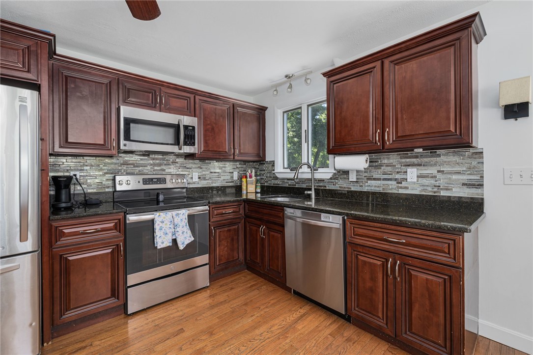 400 Crandall Road Tiverton, RI 02878 - Photo 9 of 32
