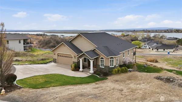 $620,000 | 228 Pelican Drive Southeast, Moses Lake, WA 98837
