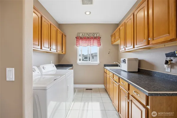 $620,000 | 228 Pelican Drive Southeast, Moses Lake, WA 98837