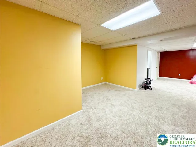 a view of a big room with a garage