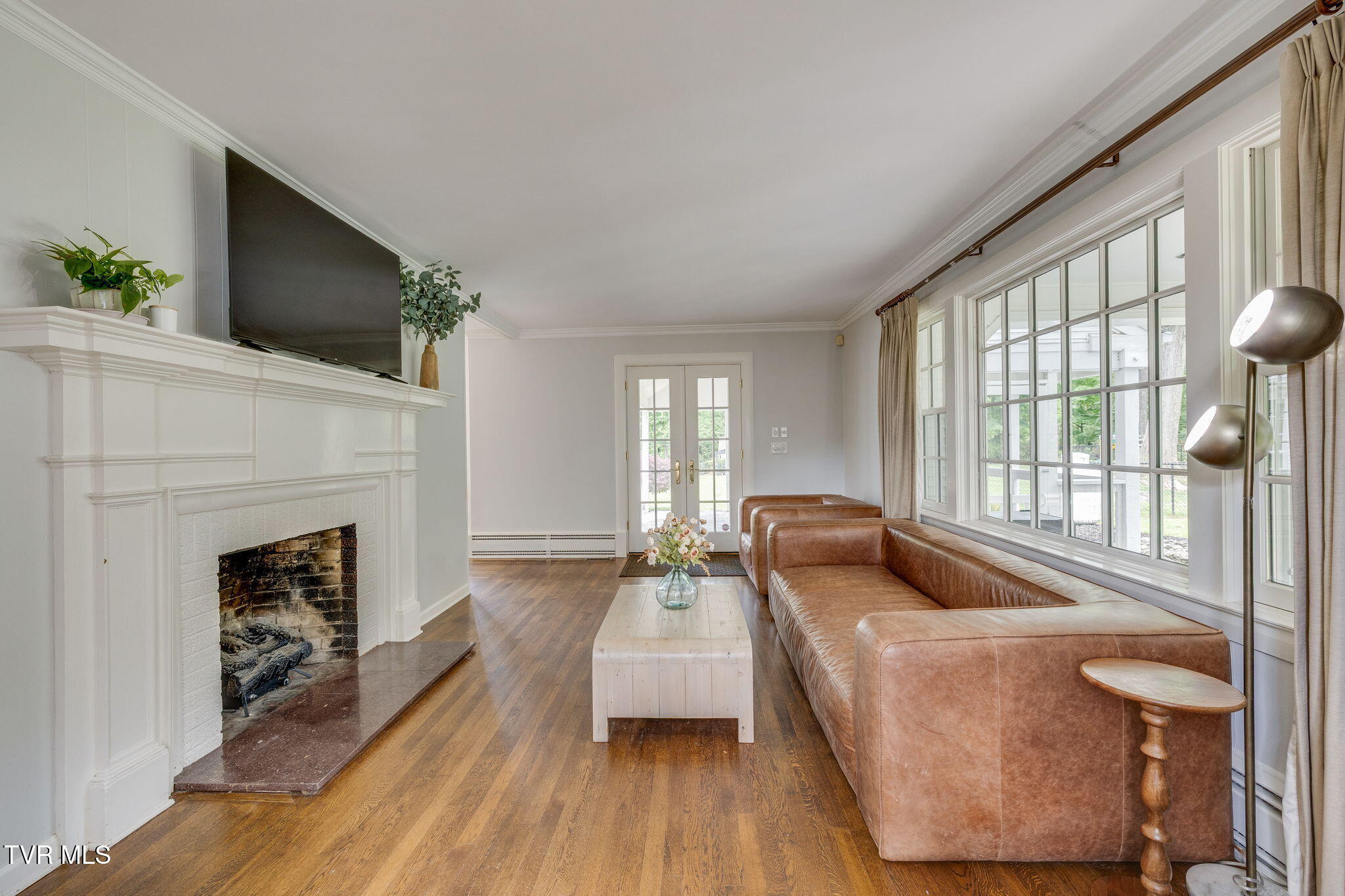 4302 Stagecoach Road Kingsport, TN 37664 - Photo 12 of 51 Living Room