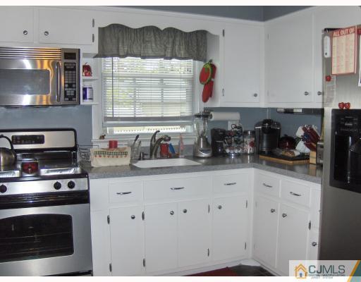 8 Acme Place Colonia, NJ 07067 - Photo 4 of 10 Gallery Image 4