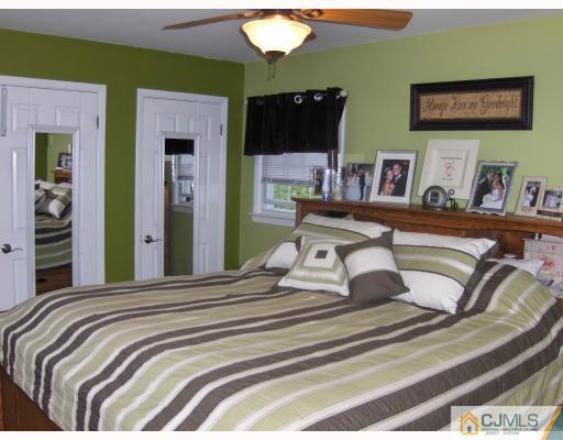 8 Acme Place Colonia, NJ 07067 - Photo 6 of 10 Gallery Image 6