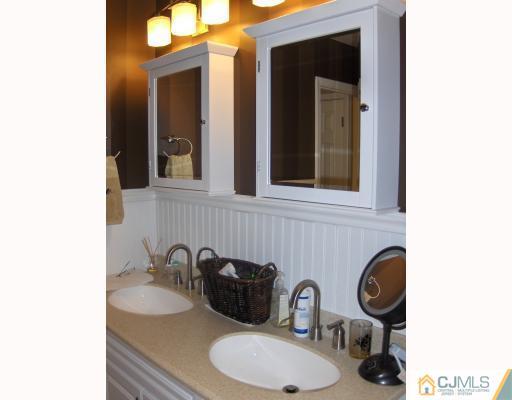 8 Acme Place Colonia, NJ 07067 - Photo 9 of 10 Gallery Image 9