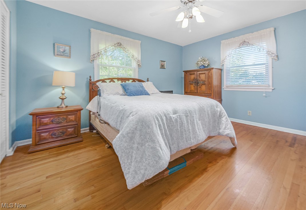 446 Stratford Road Akron, OH 44333 - Photo 14 of 29 Primary Bedroom with Hardwood floors, multiple windows and ceiling fan.