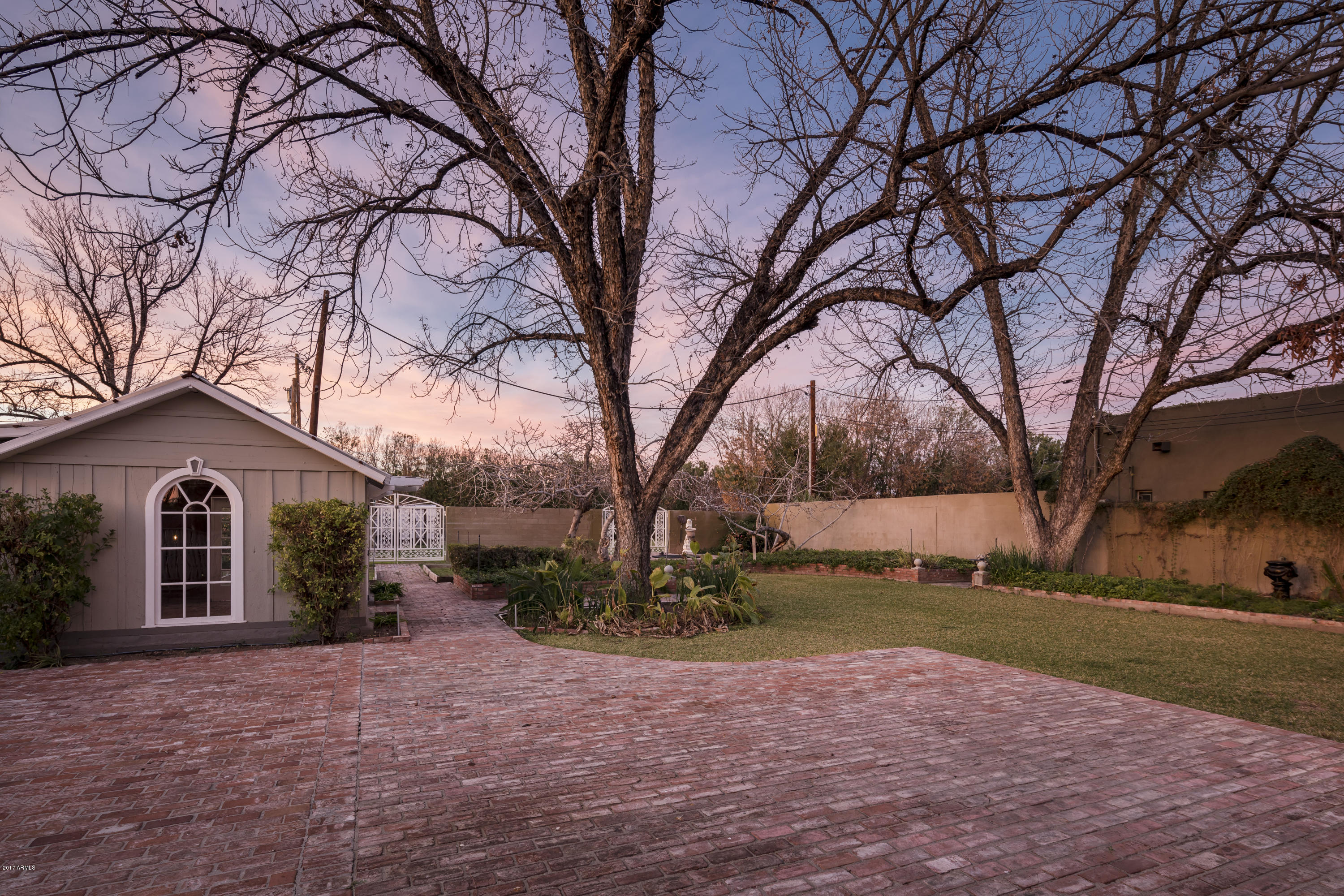 390 East Monte Vista Road Phoenix, AZ 85004 - Photo 59 of 85 Carriage house/Aviary/Green house