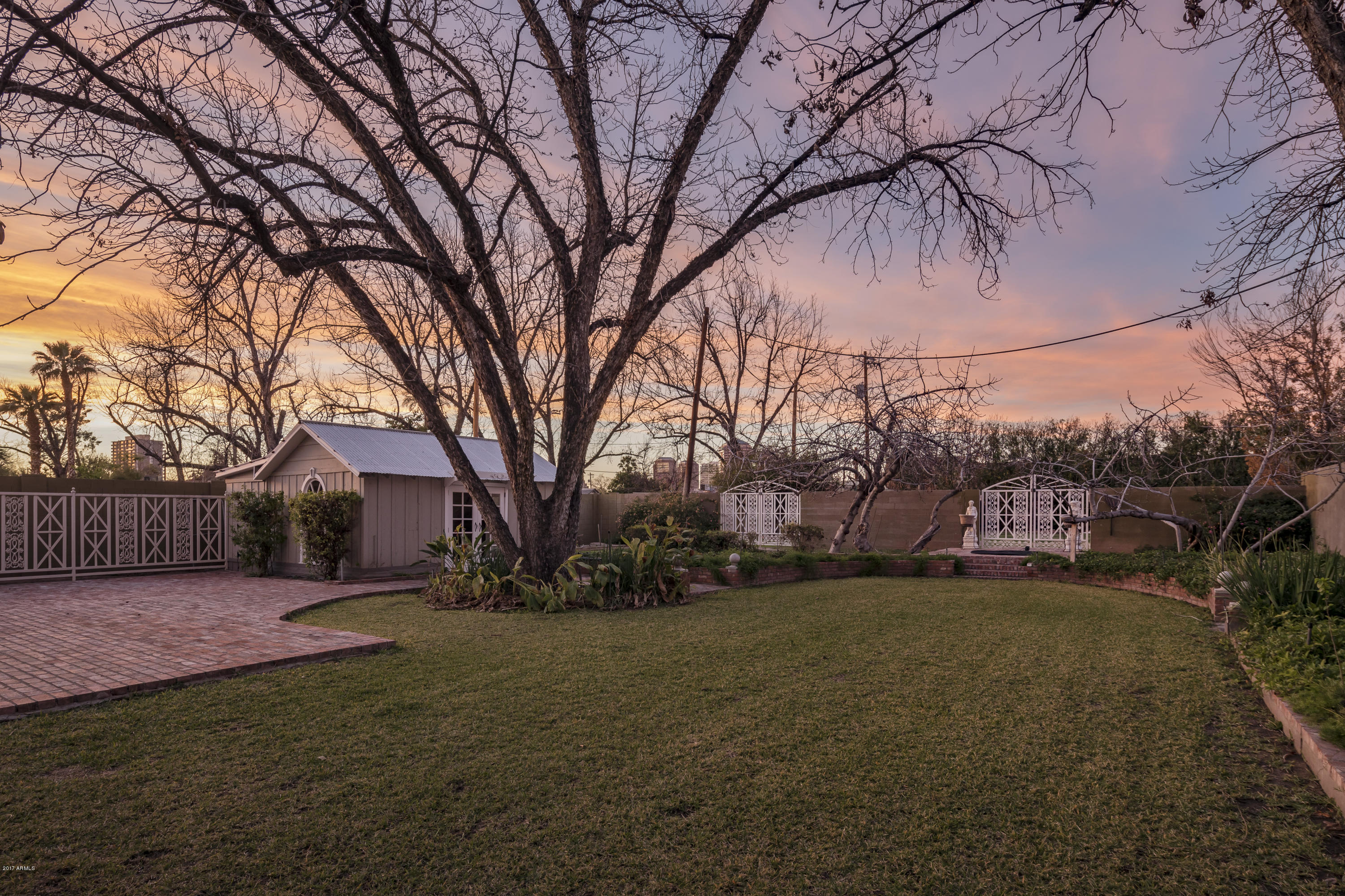 390 East Monte Vista Road Phoenix, AZ 85004 - Photo 67 of 85 Yard view