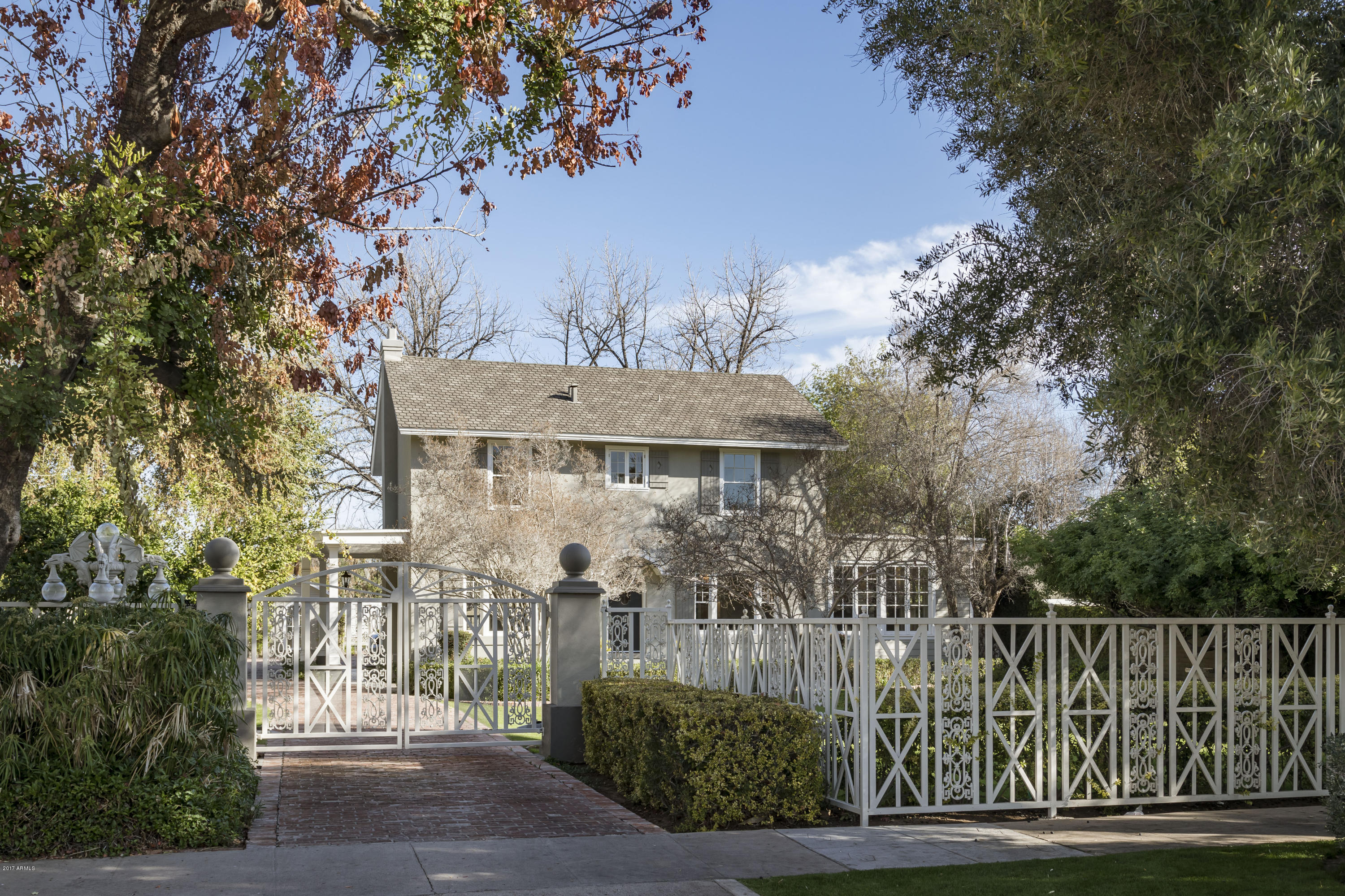 390 East Monte Vista Road Phoenix, AZ 85004 - Photo 8 of 85 Electric gate entry