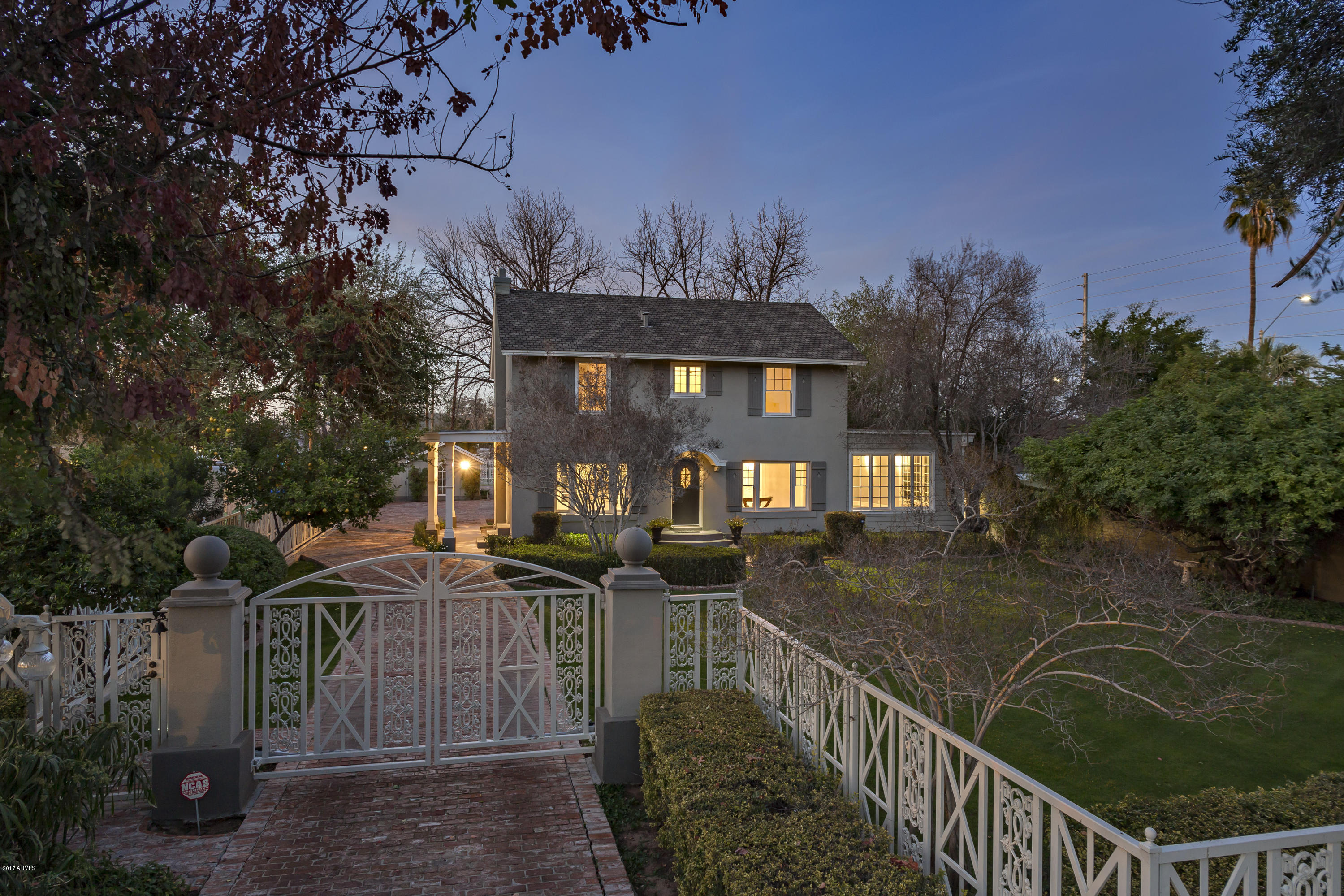 390 East Monte Vista Road Phoenix, AZ 85004 - Photo 10 of 85 At twilight