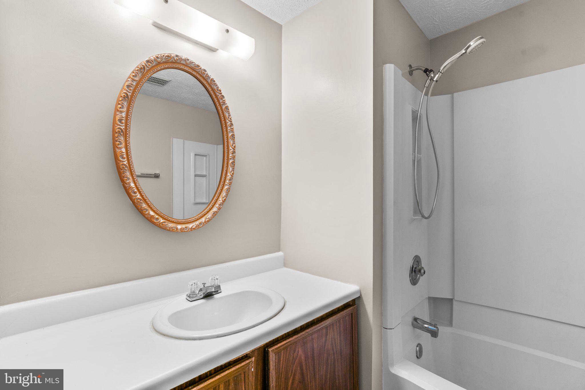 1405 Pillock Place Silver Spring, MD 20905 - Photo 21 of 41 Upstairs bathroom
