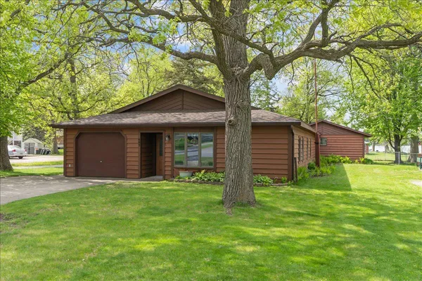 $415,000 | 605 Chinook Avenue Southwest, Avon, MN 56310