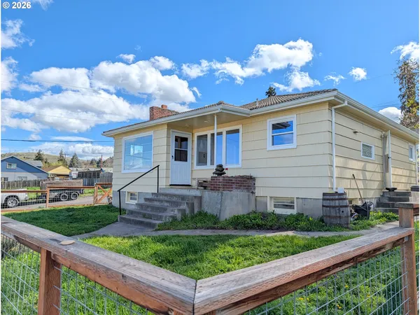 $350,000 | 520 East 12th Street, The Dalles, OR 97058