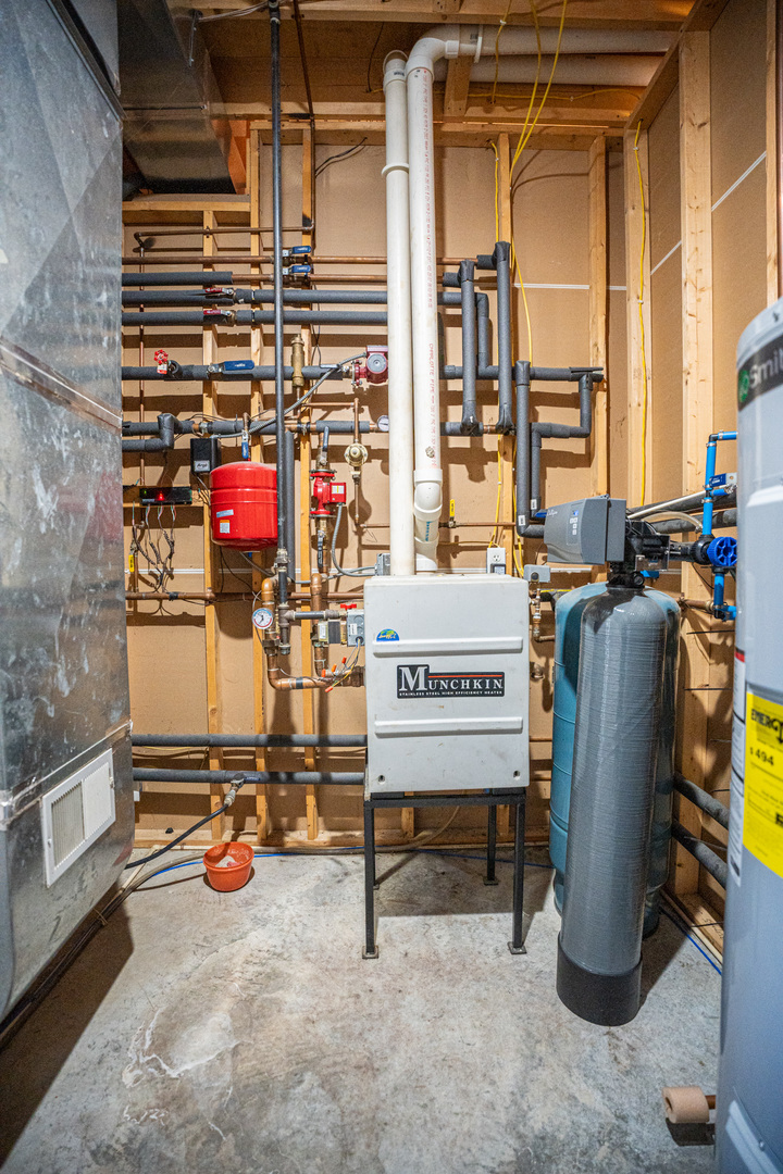 9304 Ellis Road Fenton, IL 61251 - Photo 73 of 81 a view of a room with gym equipment